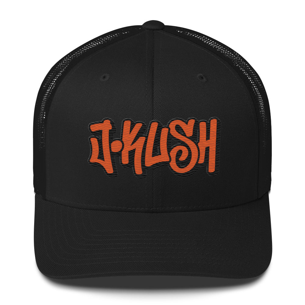 Casquette trucker J-KUSH Antenne SG-001, coloris noir intégral — six panneaux, filet arrière, visière précourbée